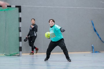 Bild 305 - B2 Loewinnen Cup